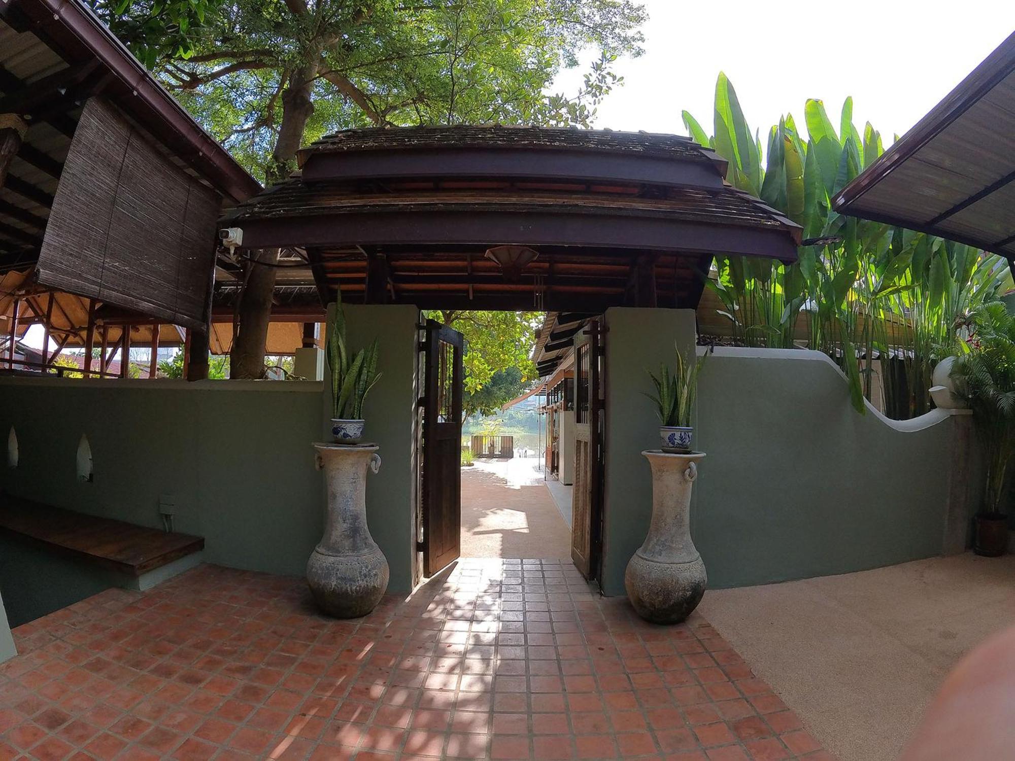 Tolani Riverside Villa Chiang Mai Exteriör bild
