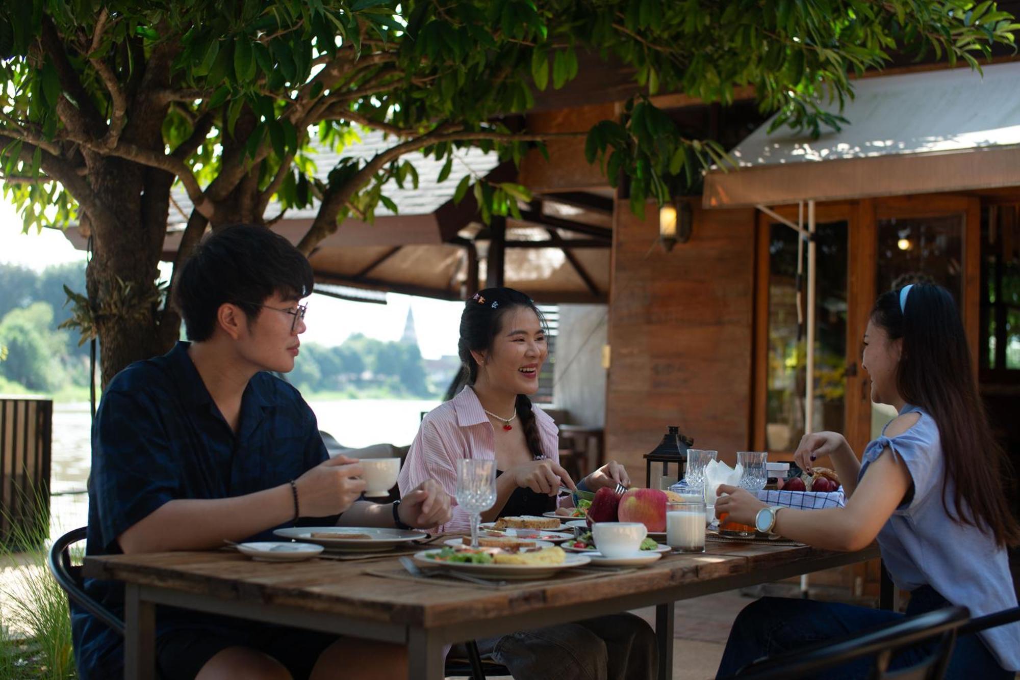 Tolani Riverside Villa Chiang Mai Exteriör bild